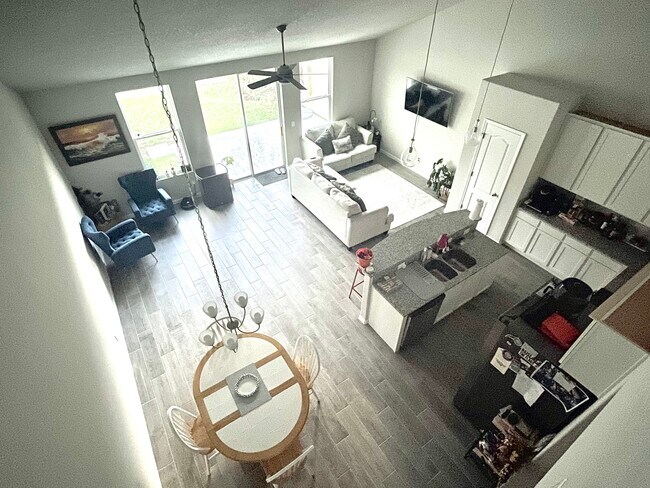 Foto del edificio - 719 Simeon Dr