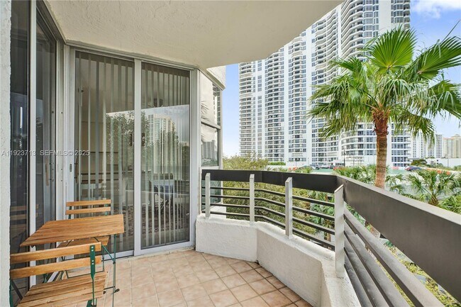 Foto del edificio - 3600 Mystic Pointe Dr