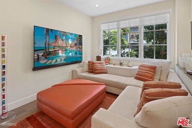 Building Photo - 2 br, 2.5 bath House - 11500 San Vicente B...