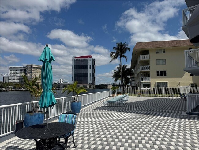 Foto del edificio - 1913 S Ocean Dr