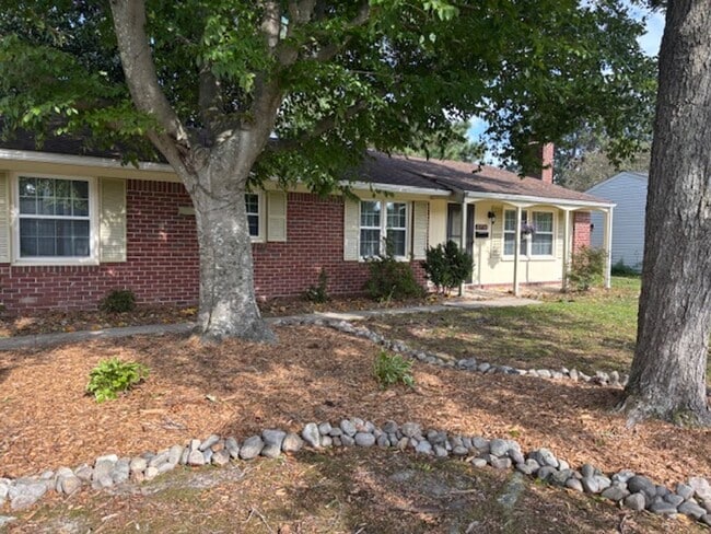 Building Photo - Windsor Oaks West