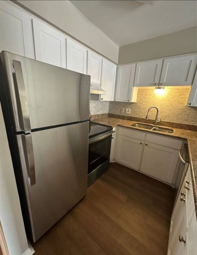 Building Photo - 1210 Hi Stirrup