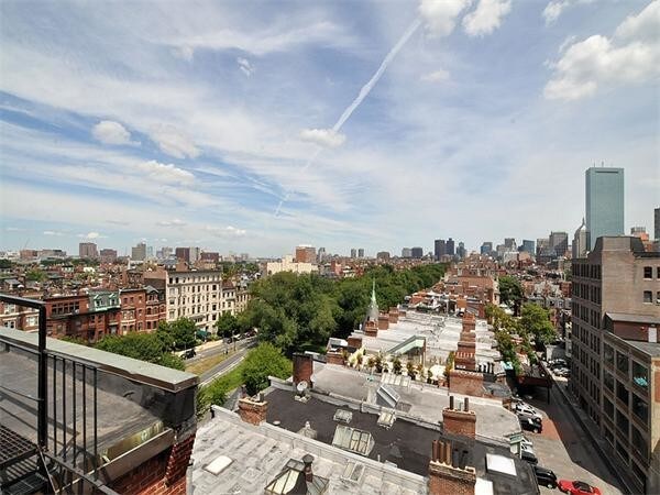 Primary Photo - 300 Commonwealth Avenue