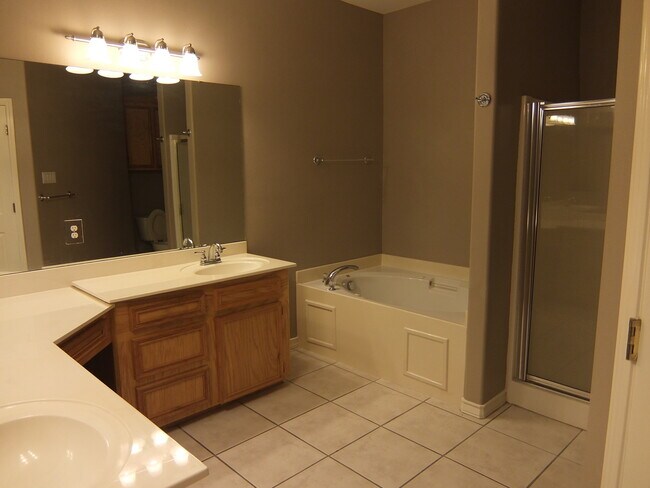 Building Photo - 2505 Windrose Dr