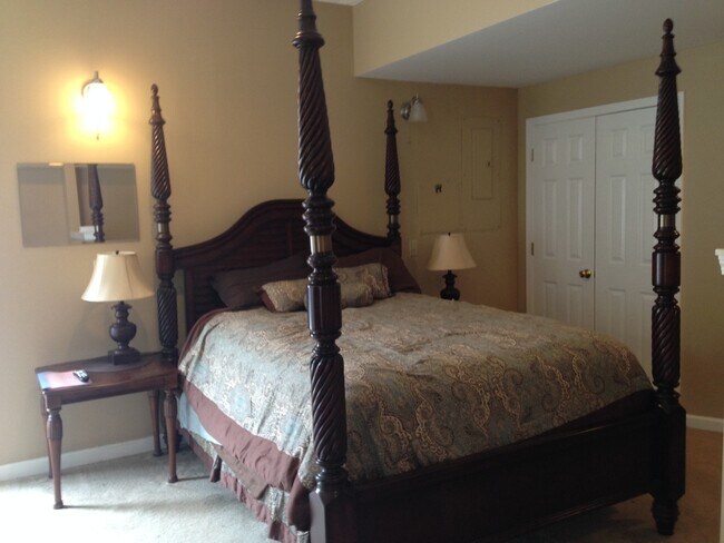 Foto del edificio - Studio apartments available at 3030 Pepper...