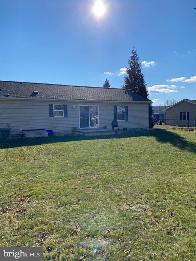 Building Photo - 155 Camelot Dr