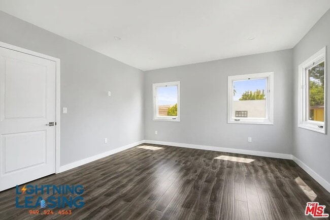 Building Photo - 1050 1/2 Meadowbrook Ave-A