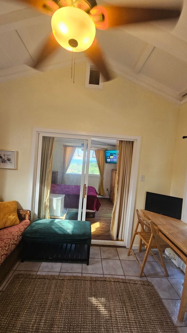 Building Photo - Oceanviews Private 1 bed / 1 bath sep. cot...