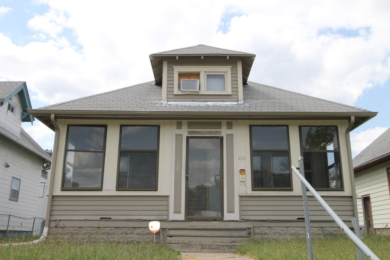 Primary Photo - 2 plus Bedroom Home near Henry Doorly Zoo! Pet Friendly! Zero Deposit * ask for details