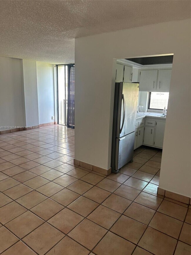 Foto del edificio - 16909 N Bay Rd