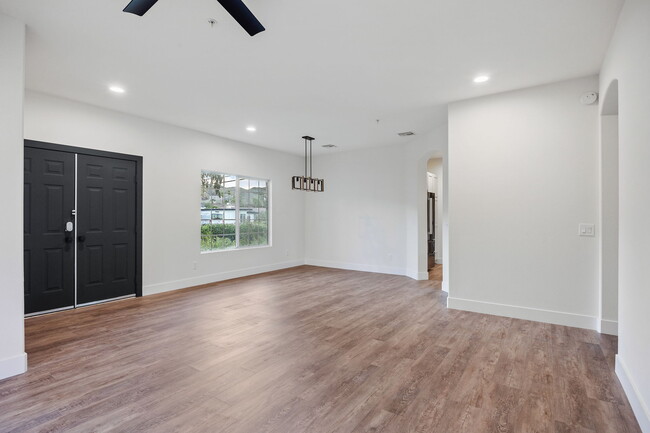 Building Photo - 38280 Bel Air Dr