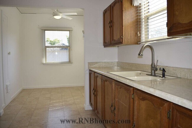 Building Photo - 5072 7th Ave