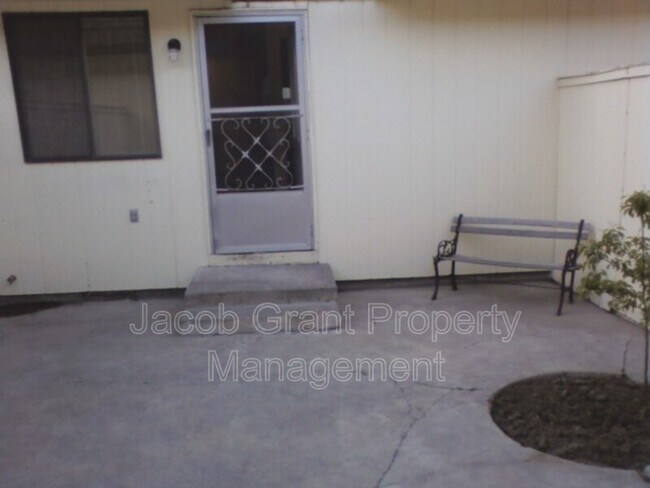 Foto del edificio - 665 N Fanning Ave