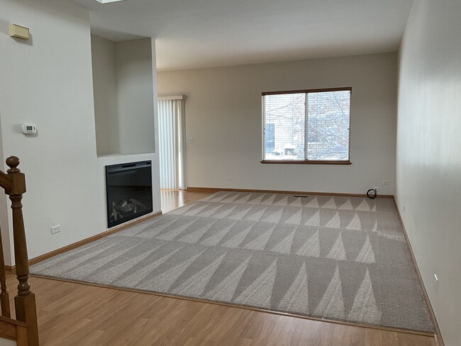 Building Photo - 337 N Patriot Dr