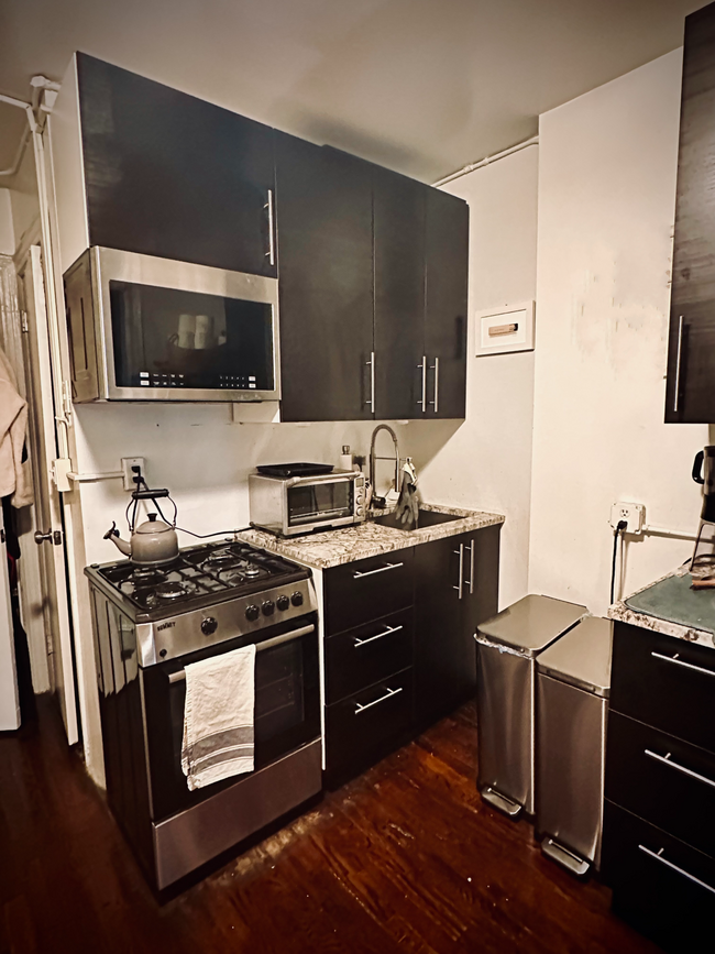 Building Photo - 88 Horatio St