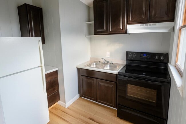 Building Photo - 746 8th St