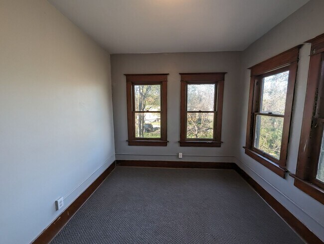Building Photo - 528 W High