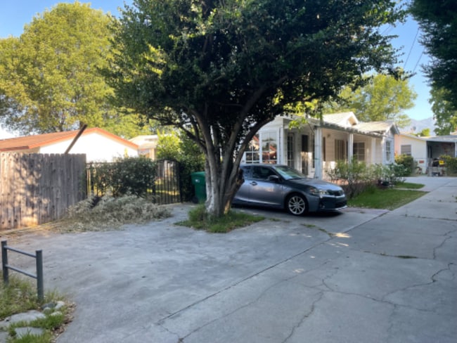 Building Photo - 719 W Longden Ave