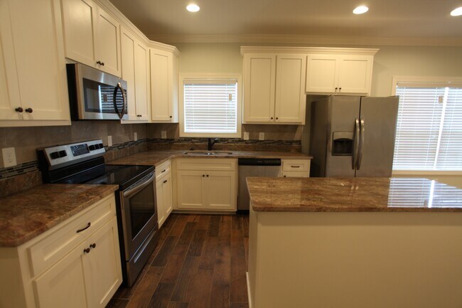 Foto del edificio - 3Bed/2bath Residential House off of Runningvine!!!