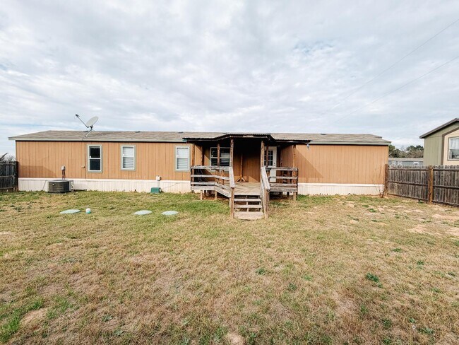 Building Photo - 15843 Country Way