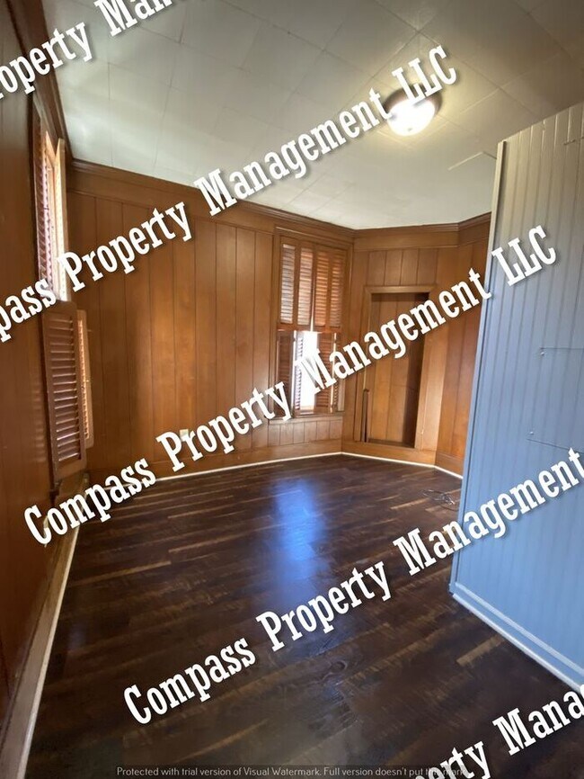 Building Photo - $1200 - 3 Bed, 1 Bath 1st Floor Apartment ...