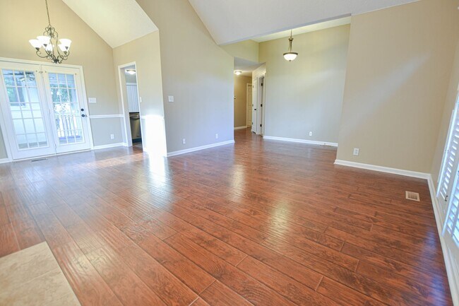 Foto del edificio - Pet Friendly Three Bedroom with Bonus!
