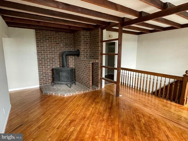 Building Photo - 327 S Church St