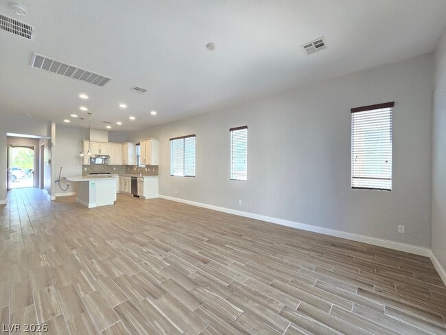 Foto del edificio - 8090 Ancient Oaks Ave