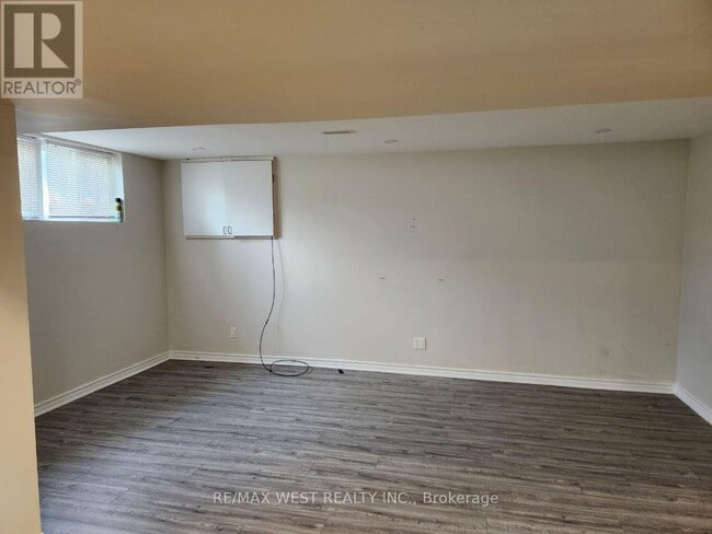 Building Photo - 54 Ondrey St