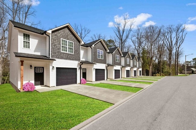 Foto del edificio - Luxury New 3BR Townhomes | Garage + Pool |...