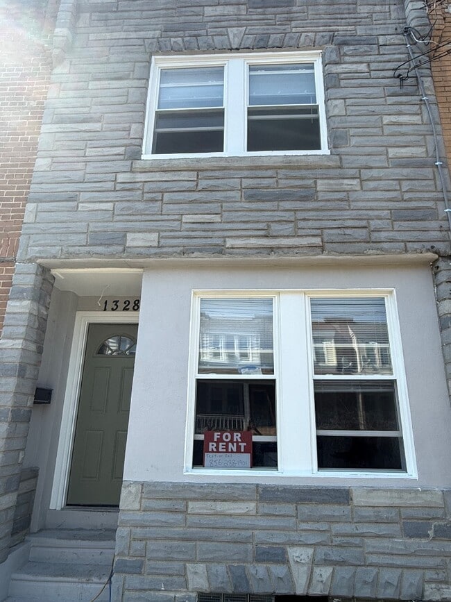 Building Photo - 1328 Morton St