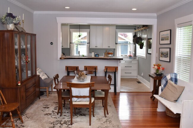 Foto del edificio - Coming soon - Charming North End Craftsman Near Proctor District!