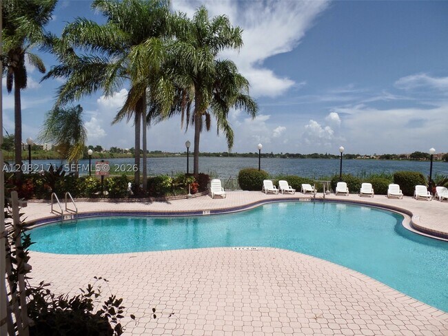 Foto del edificio - 2890 N Oakland Forest Dr