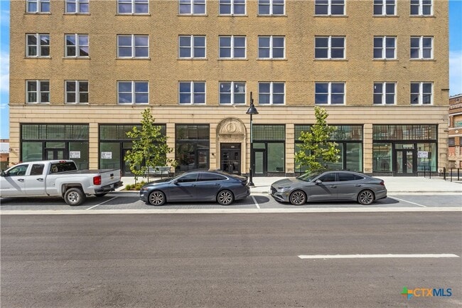 Building Photo - 103 E Central Ave