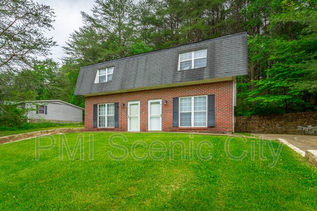 Building Photo - 5238 Donlyn Ln