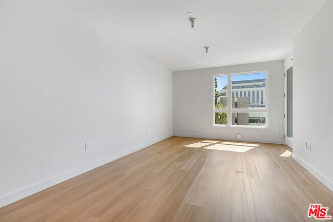 Building Photo - 10601 Washington Blvd