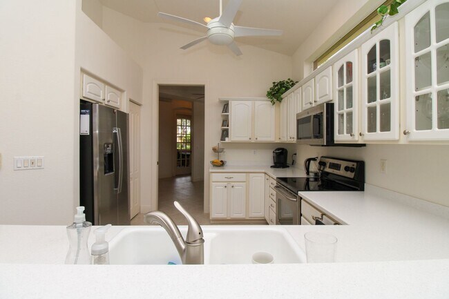 Foto del edificio - ***FURNISHED ANNUAL OR SEASOANL RENTAL***N...
