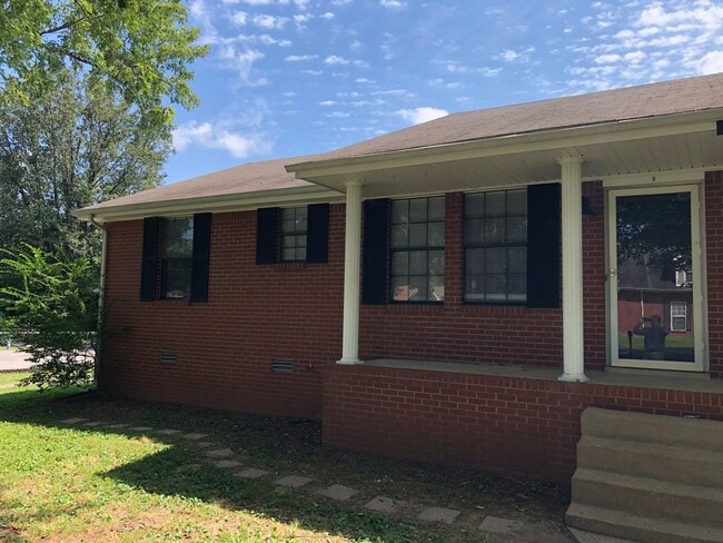 Building Photo - 501 Gracy Ave