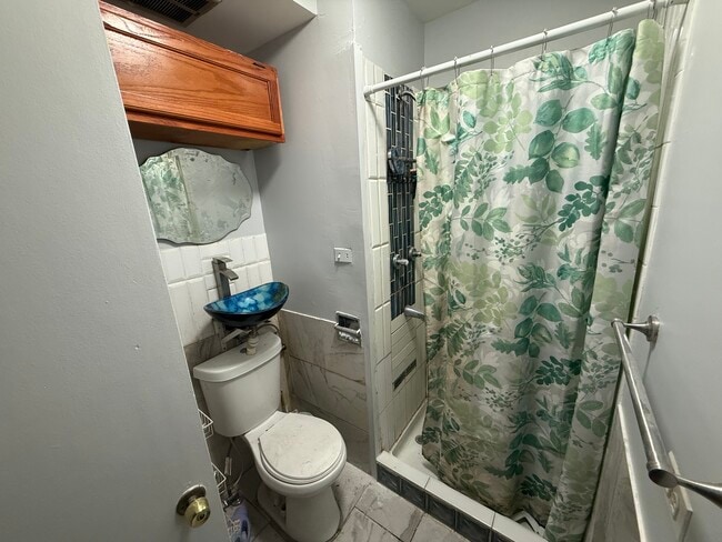 Foto del edificio - 5351 N Kimball Ave