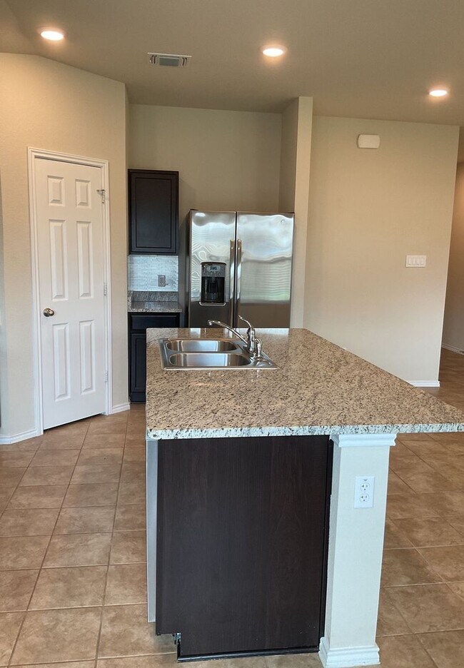 Foto del edificio - COMING SOON!