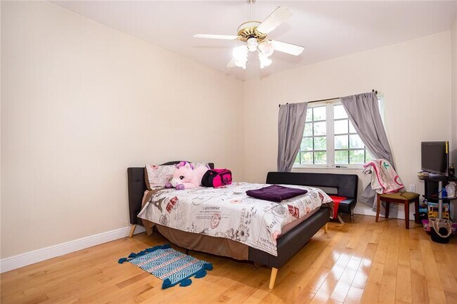 Building Photo - 5879 SW 178th Ave