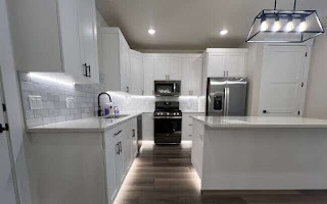 Foto del edificio - 1 year old Townhome in Cedar City