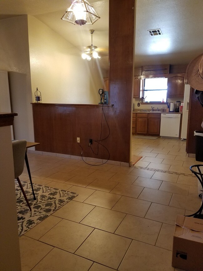 Building Photo - Beautifully Updated 3 Bedroom House ready for you make it Home!