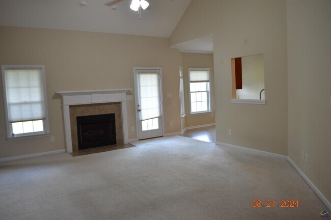 Building Photo - 206 Arelia Dr