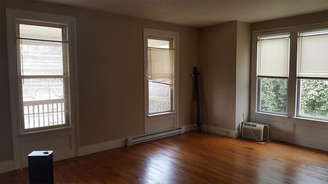 Foto del edificio - 226 Lynnwood Dr
