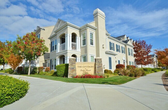 Building Photo - $3590 / 4 BR - 2120 S.F. - STUNNING EAST D...