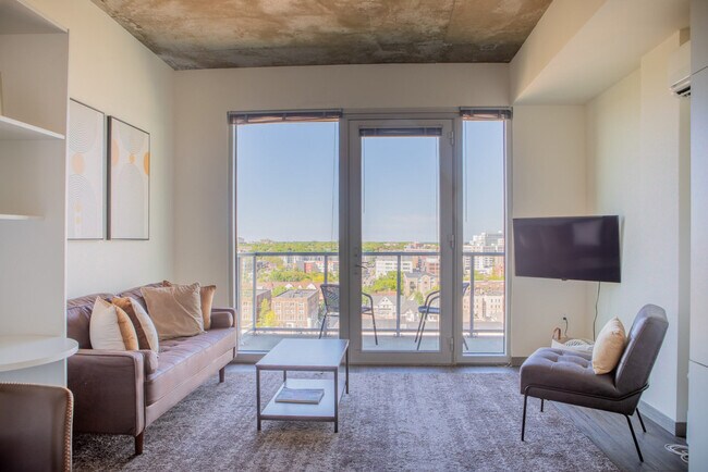 Foto del edificio - 1840 N Farwell Ave