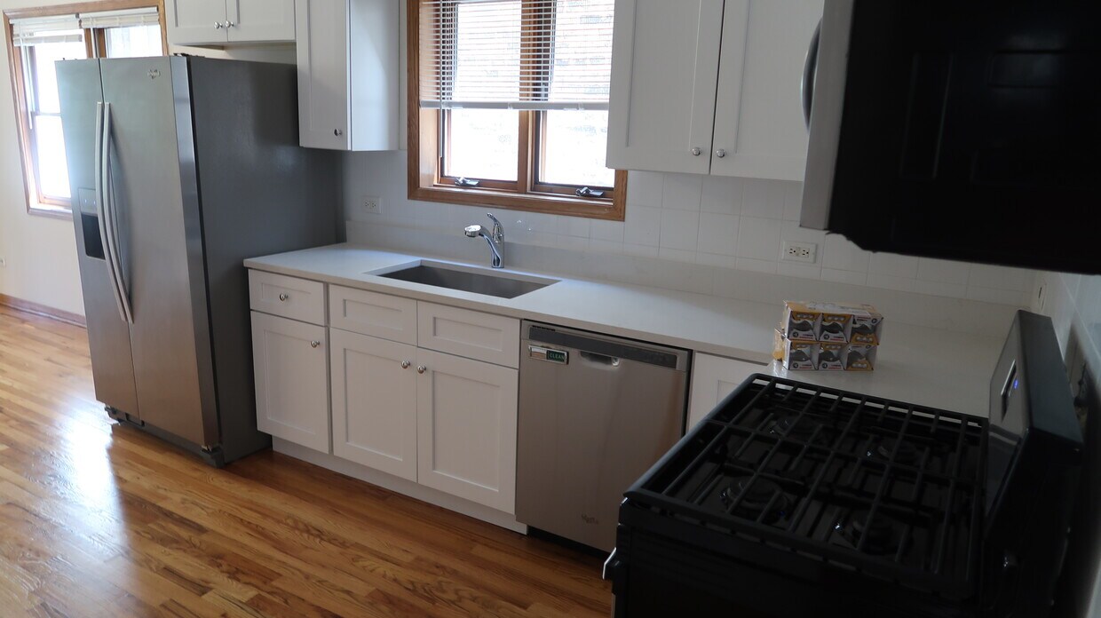 Primary Photo - 1430 N Bosworth Ave