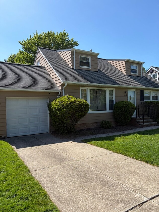Photo - 1348 Beaconfield Rd (Lyndhurst, OH)