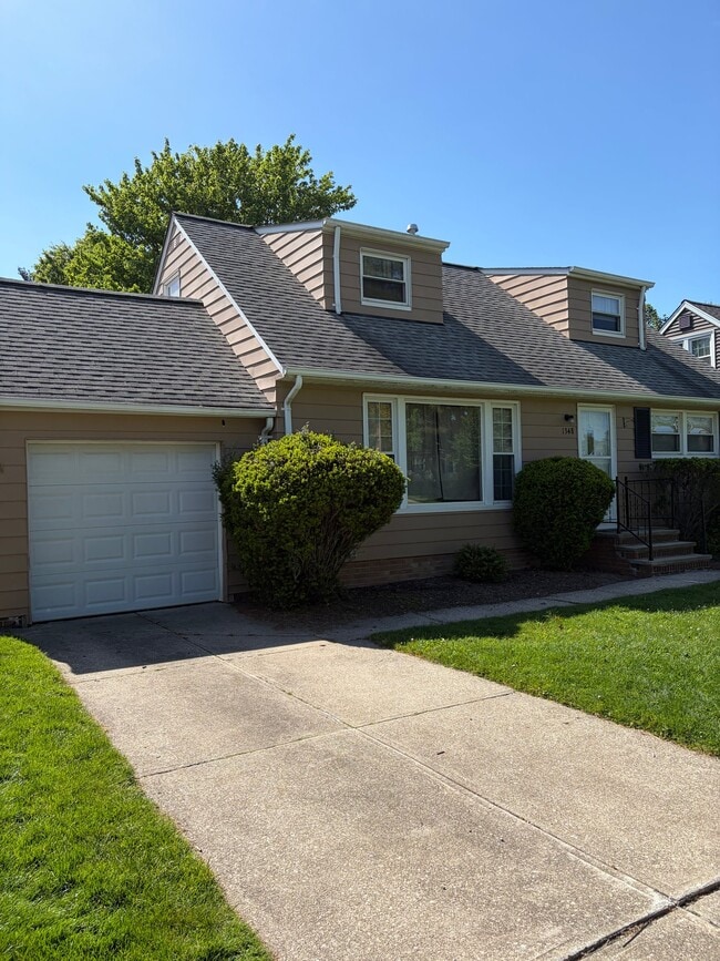 Building Photo - 1348 Beaconfield Rd